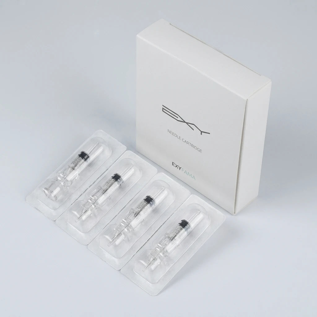 Produktkartong för 4 Flat Nål 0,4 mm till EXY PMU-maskin bredvid individuellt förpackade nålkassetter i 15-pack.