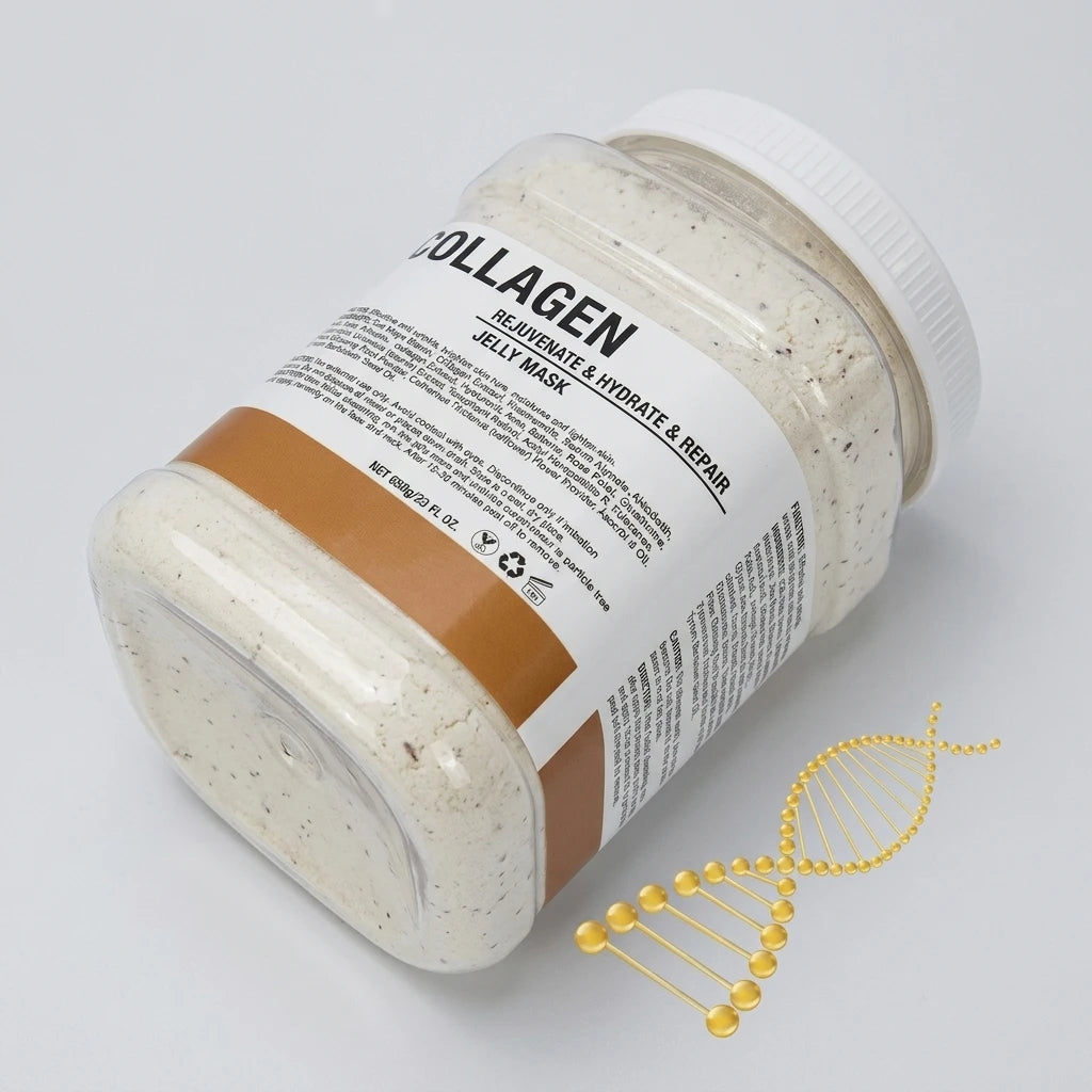 Jelly Mask Collagen 650g i en plastburk med vitt pulver bredvid en gyllene DNA-spiral på ljusgrå bakgrund.