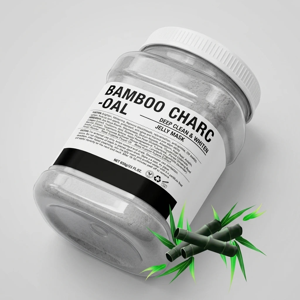 Jelly Mask Charcoal 650g i en transparent burk med grått pulver och vitt lock, bredvid illustrerad grön bambu.