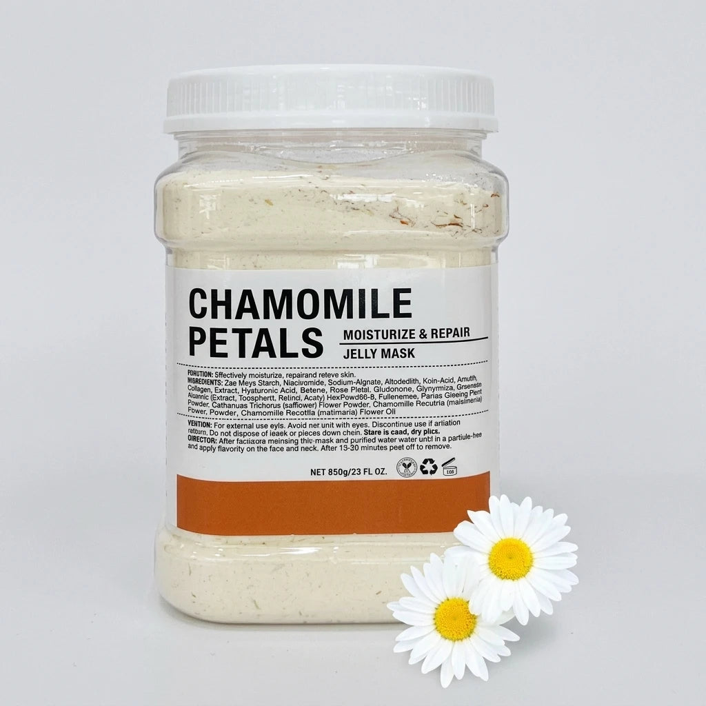 Jelly Mask Chamomile 650g i transparent plastburk fylld med ljusgult pulver bredvid två vita kamomillblommor.