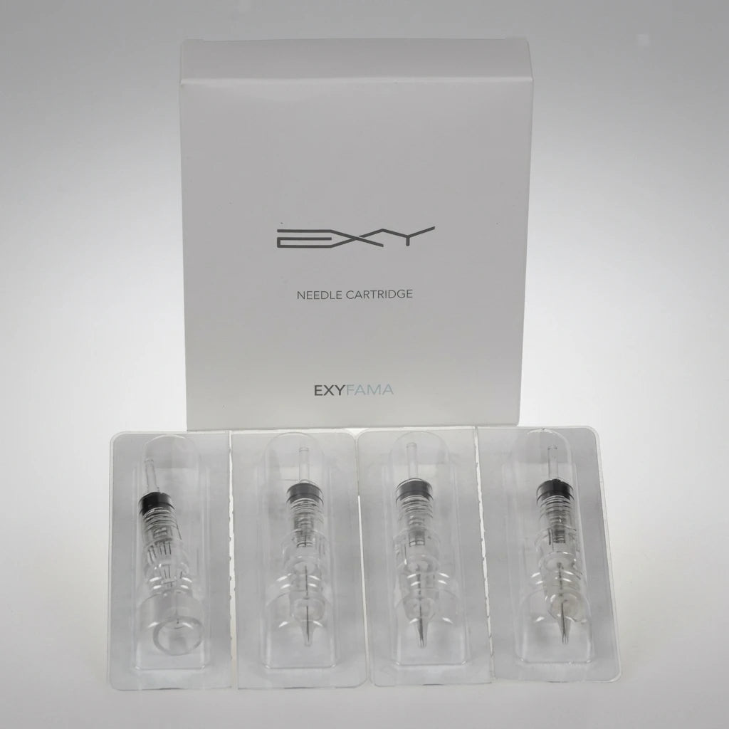 1 Liner Nål till EXY 15pack med fyra sterila, transparenta nålpatroner framför en vit produktförpackning.