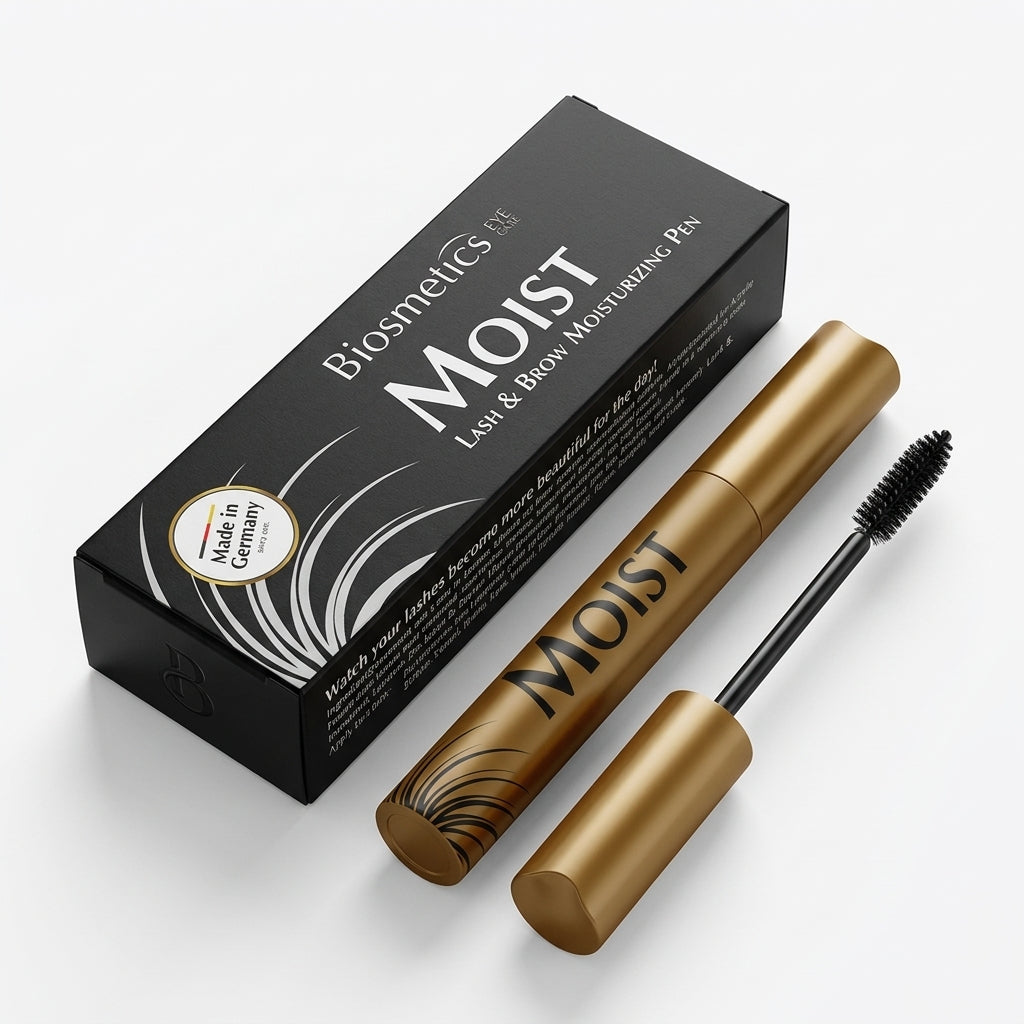 BIOSMETICS MOIST 5ml – guldfärgad applikatorpenna bredvid svart förpackning, vy uppifrån till höger.