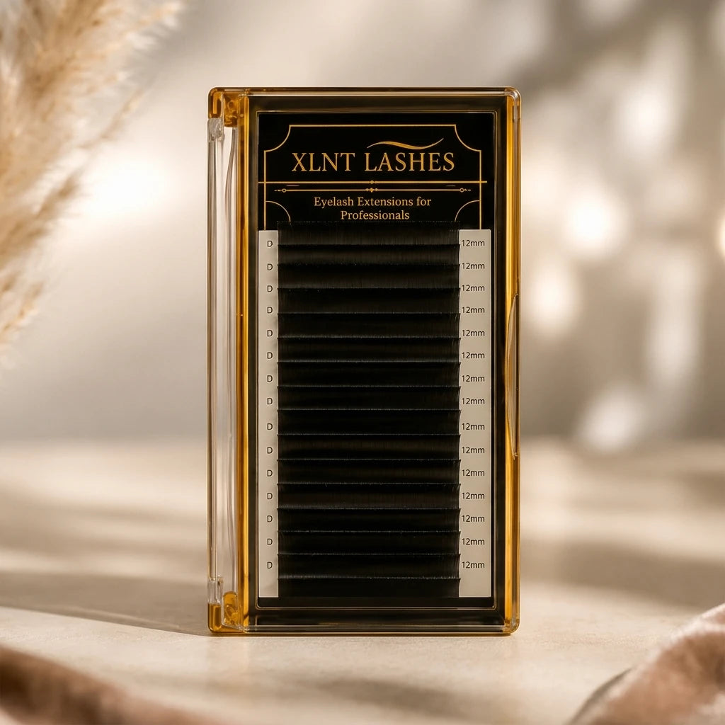 XLNT LASHES volymfransar 0,07 mm D-böj 12 mm – miljöbild av professionell fransask