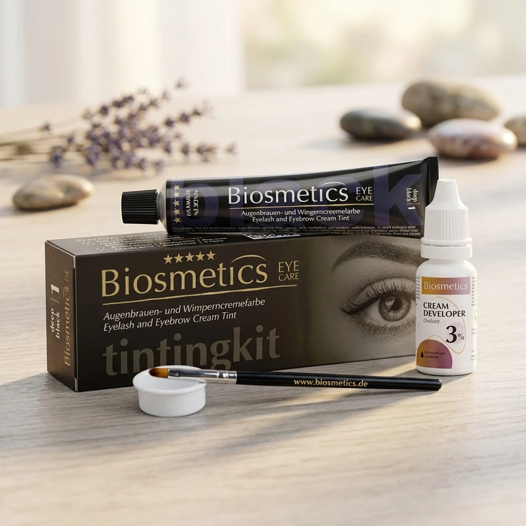 Intensive Tinting Kit Mini Deep Black No. 1 – komplett frans- och brynfärgningskit på träbord