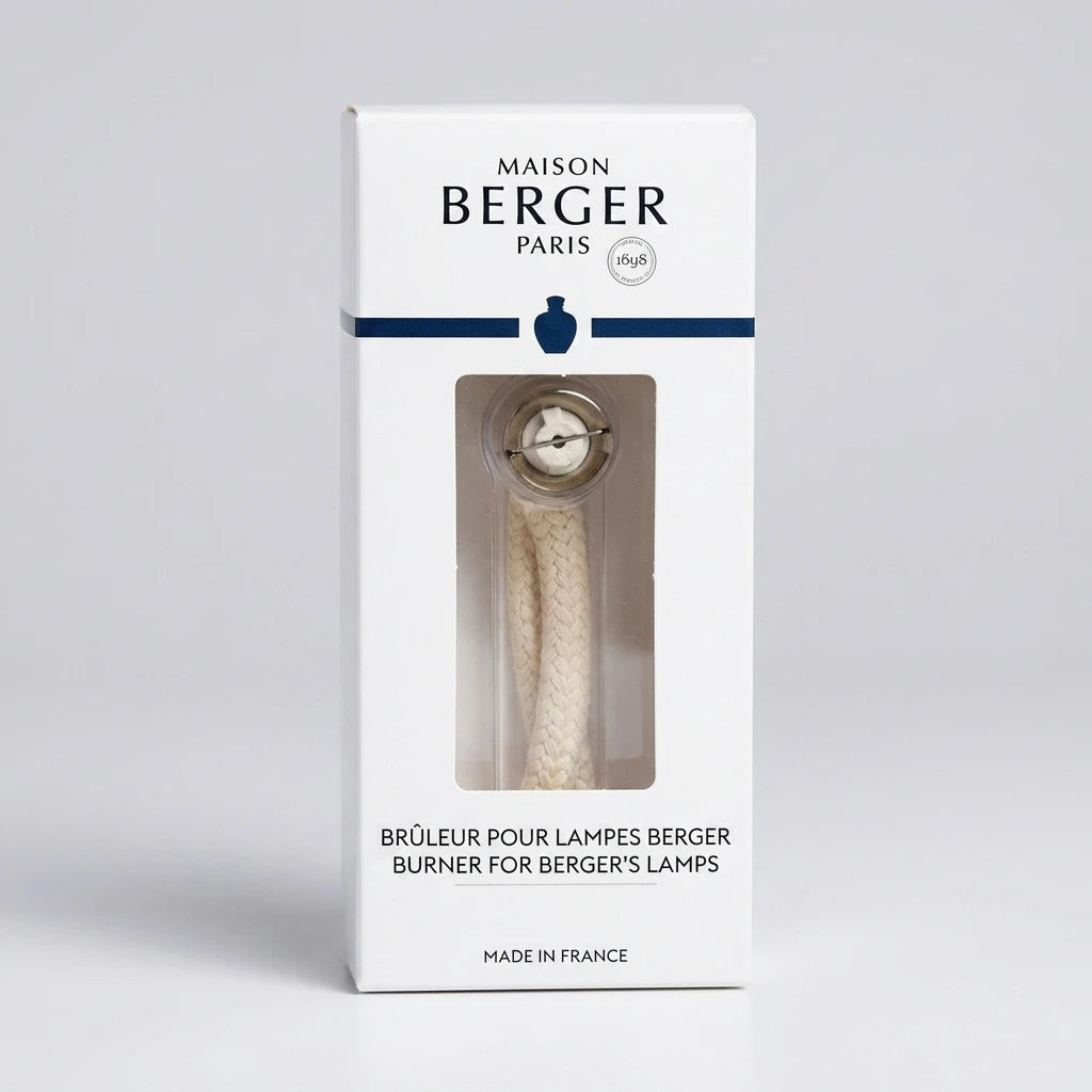 Maison Berger katalytisk brännare med lång veke i vit originalförpackning med genomskinligt fönster.