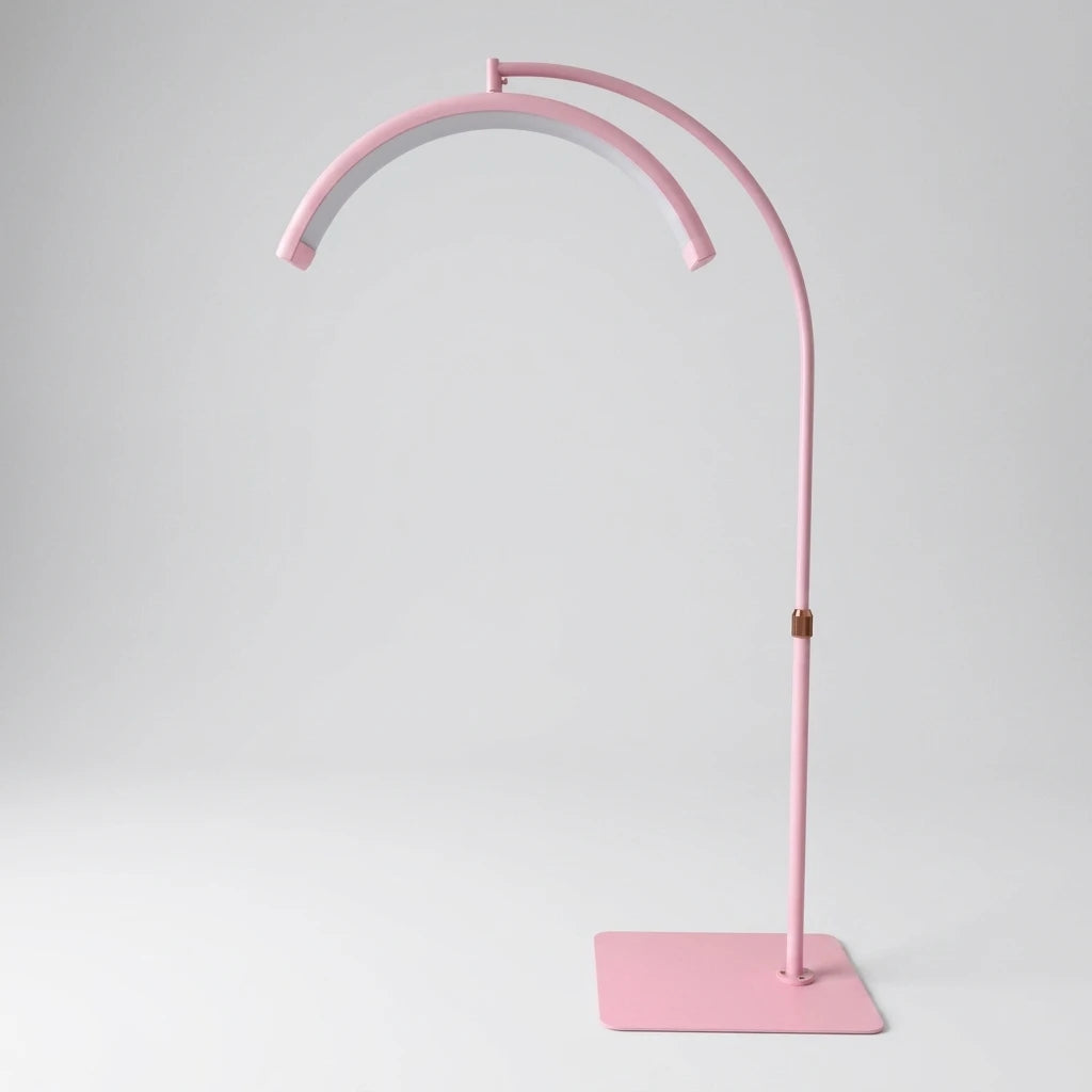 LED Moon Light halvmånelampa i rosa på justerbart stativ med kvadratisk fot mot ljus bakgrund