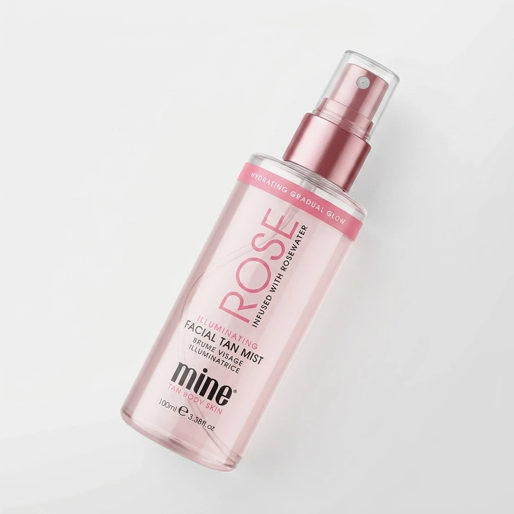 MineTan Rose Illuminating Facial Tan Mist sprayflaska 100 ml i isometrisk vy mot vit bakgrund.