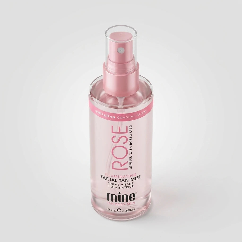 MineTan Rose Facial Tan Mist framifrån – rosa formula synlig genom genomskinlig flaska på ljusgrå bakgrund.