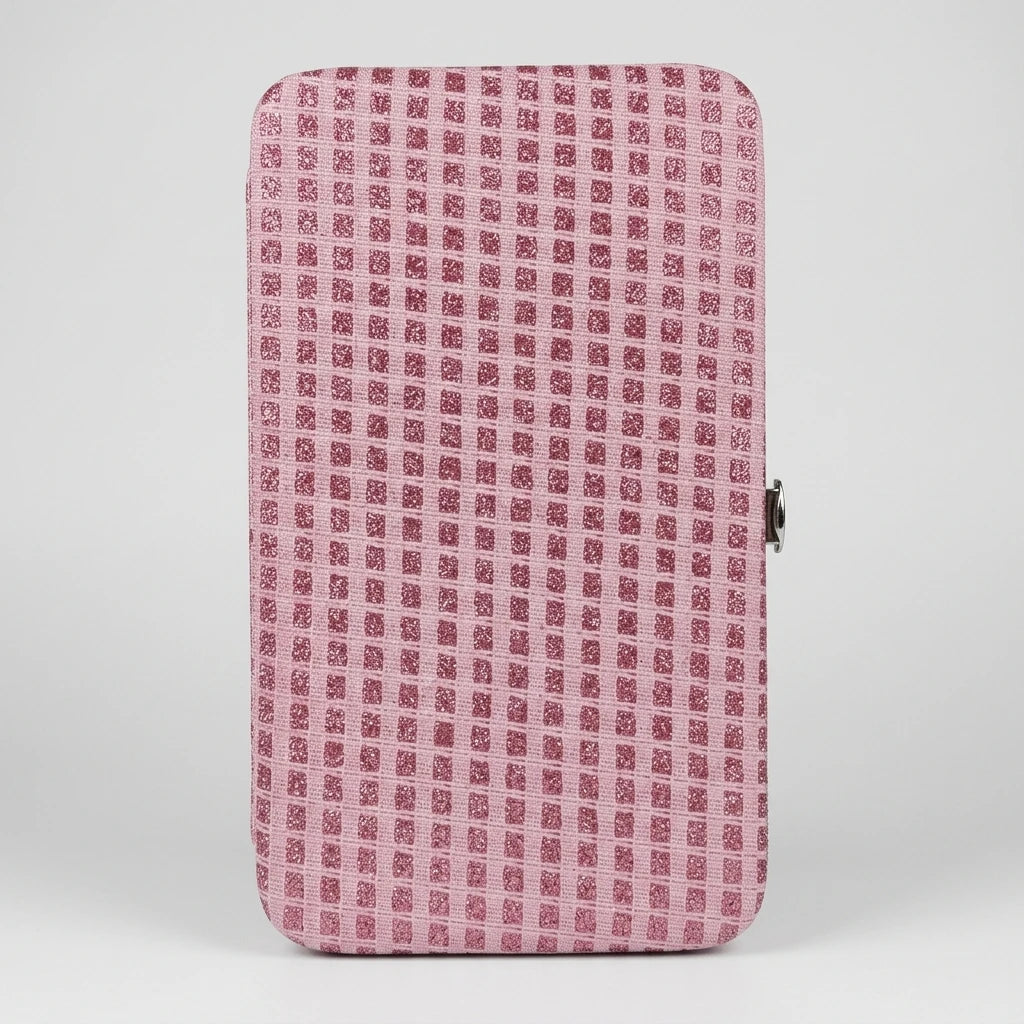 Rektangulärt Pincett Fodral Randig "Rosa glitter" med rosa glittrigt rutmönster mot ljusgrå bakgrund.