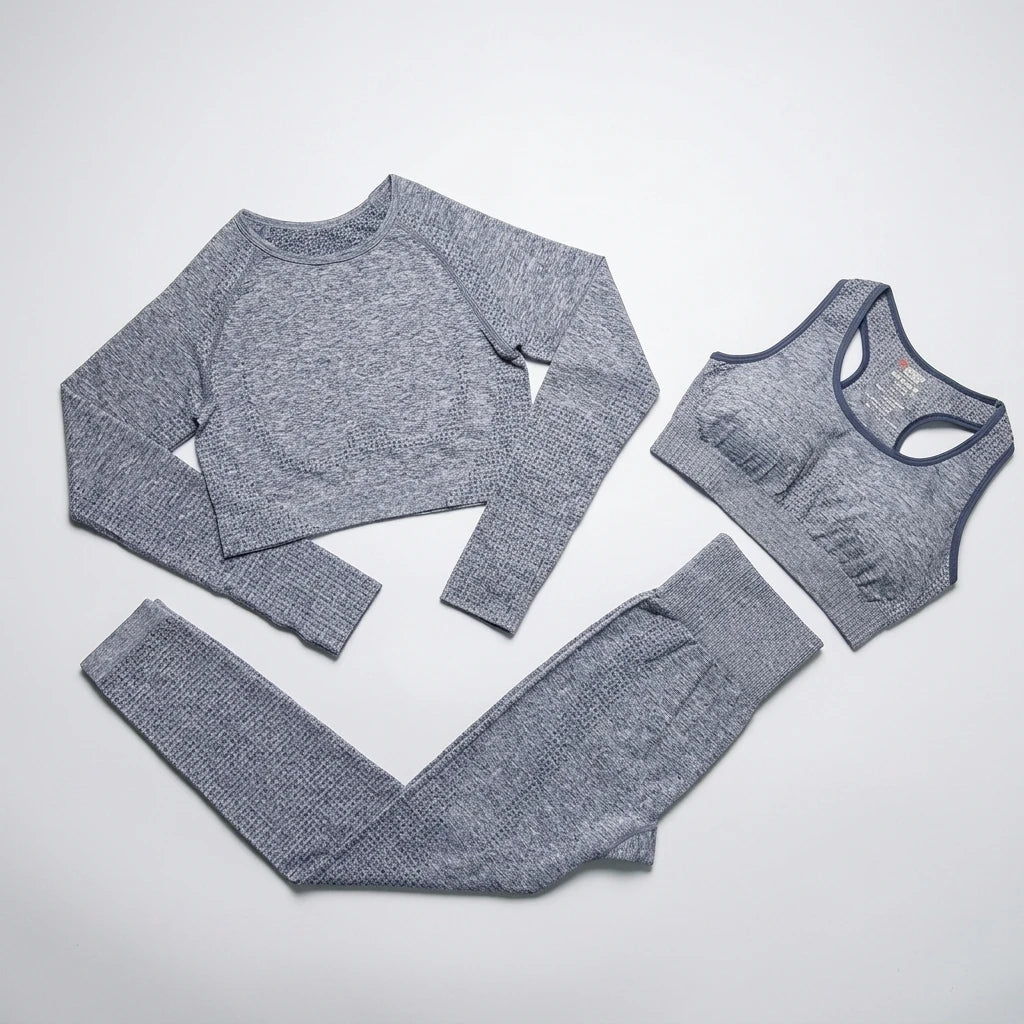 Classic Crop Top Grå – sömlös långärmad träningstopp i gråmelerat nylon med matchande sport-bh och tights.