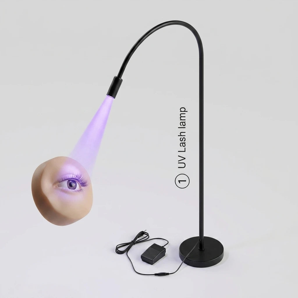 Isometrisk vy av mattsvart UV-LED-lampa med justerbar arm och fotpedal mot ljusgrå bakgrund.