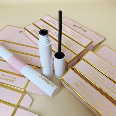 Bond & Seal för Easy Lashes från Bellestore – tvåstegssystem för förlängd hållbarhet på cluster-fransar i upp till 7 dagar.