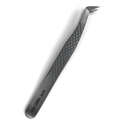XL-245 L-Shape pincett från Alluring, 11,5 cm lång med 1 cm böjd näbb för volymfransar.