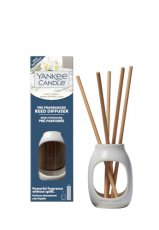 Yankee Candle Pre-Fragranced Reed Diffuser Fluffy Towels